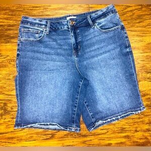 M. Jeans Classic Mid-Rise Bermuda Shorts Size 16
